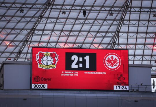 Leverkusen gewinnt gegen Frankfurt