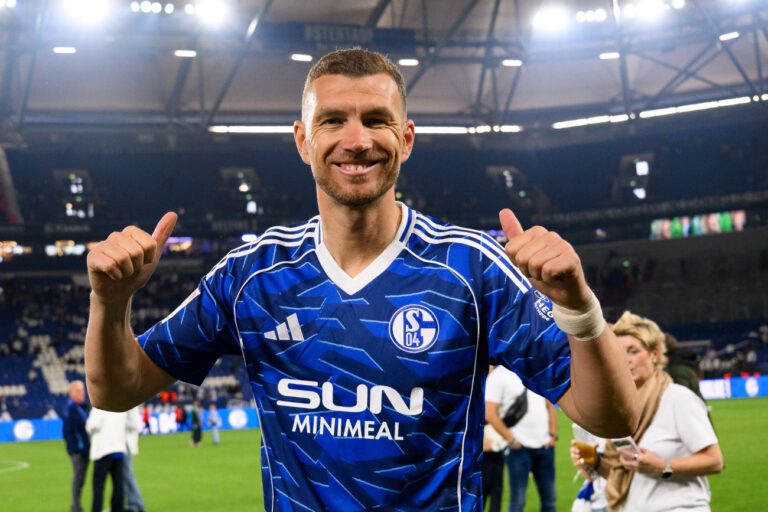 Schalke gewinnt in der Verlängerung beim Hallescher FC FC Schalke 04