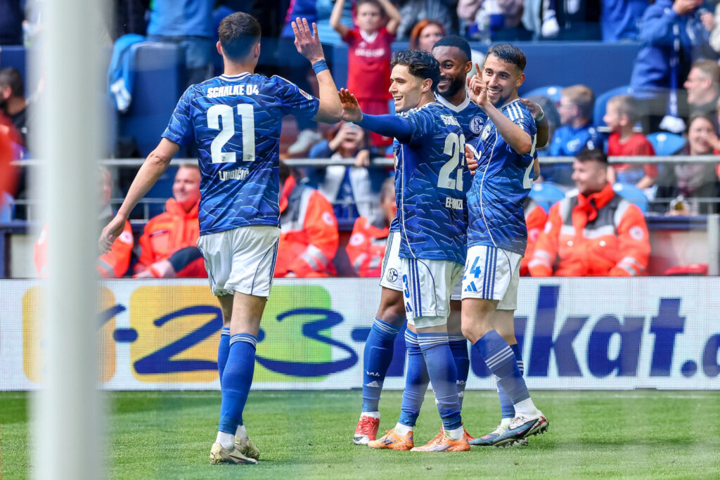 Schalke 04 am Montag live im Fernsehen FC Schalke Team