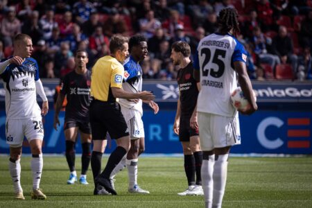 Wird Sebastiaan Bornauw am Montag für den HSV im DFB-Pokal spielen? Hamburger SV im Spiel