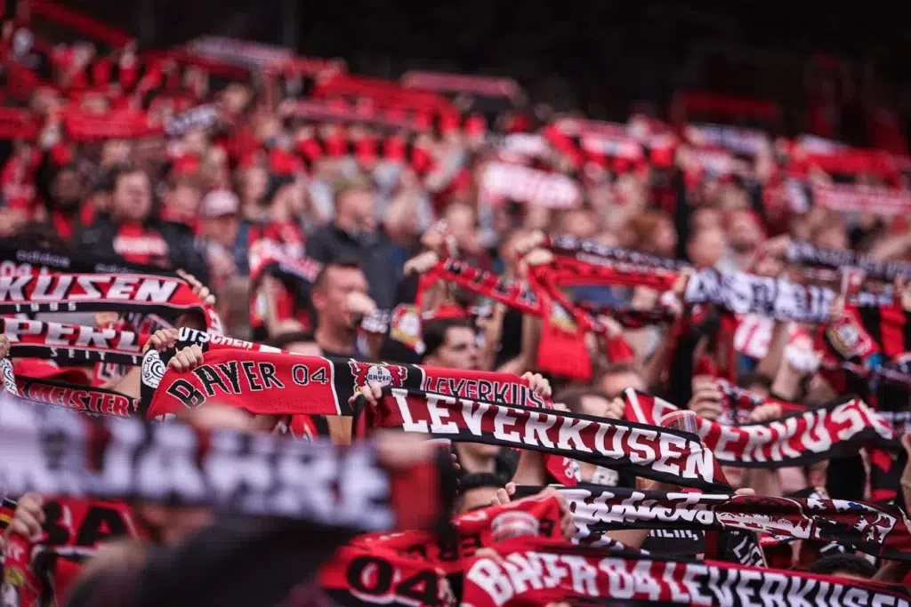 Abwehrspieler Guéla Doué wechselt zu Bayer Leverkusen Bayer04-Fans-26-27